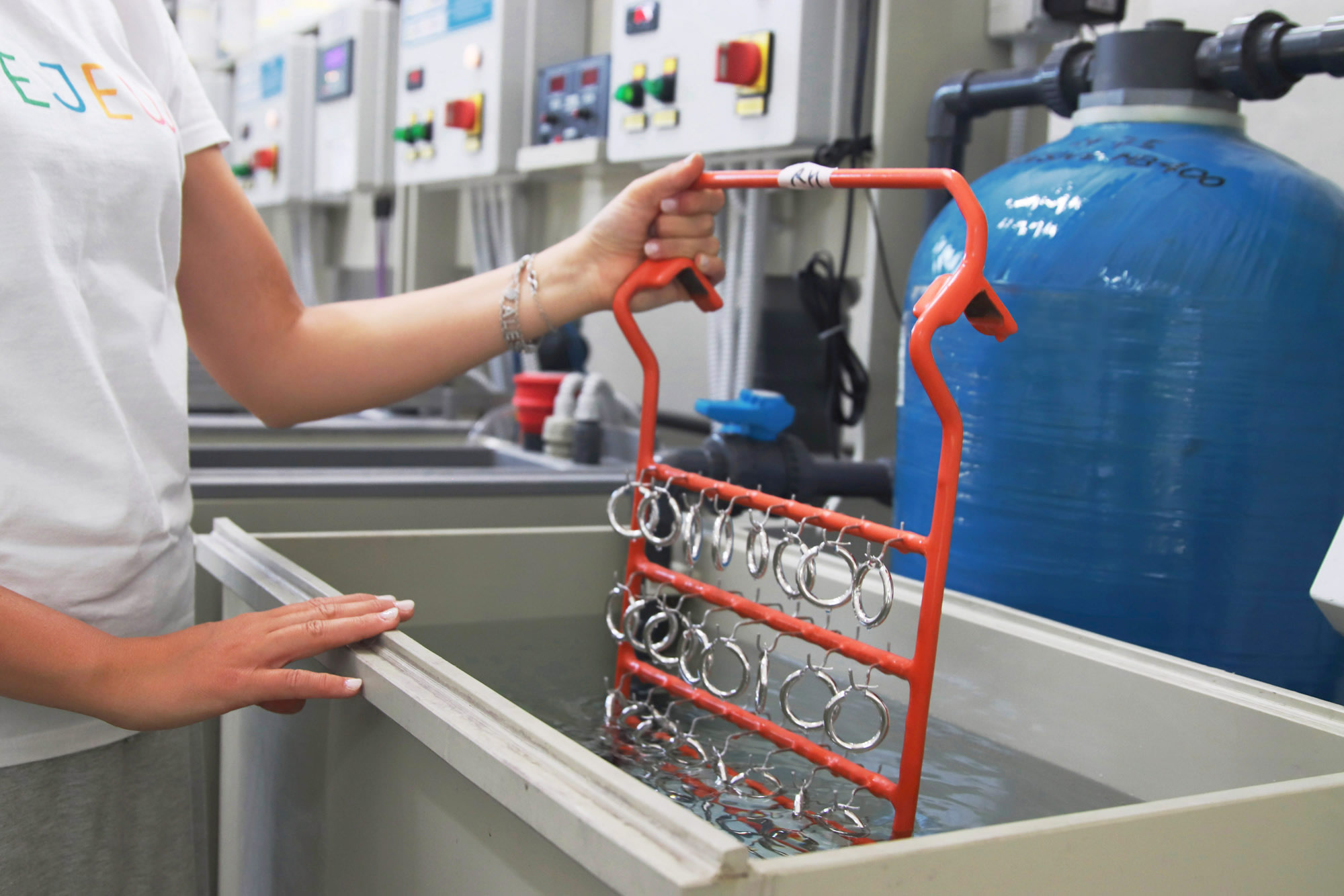 Bejew, bagni galvanici per gioielli ad Arezzo